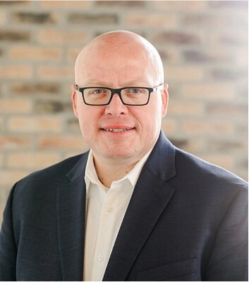 Justin Riley headshot